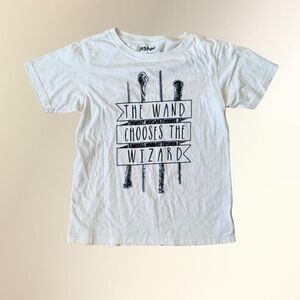 Harry Potter/Warner Bros. White Graphic Tee with Wand Design “The Wand Chooses”
